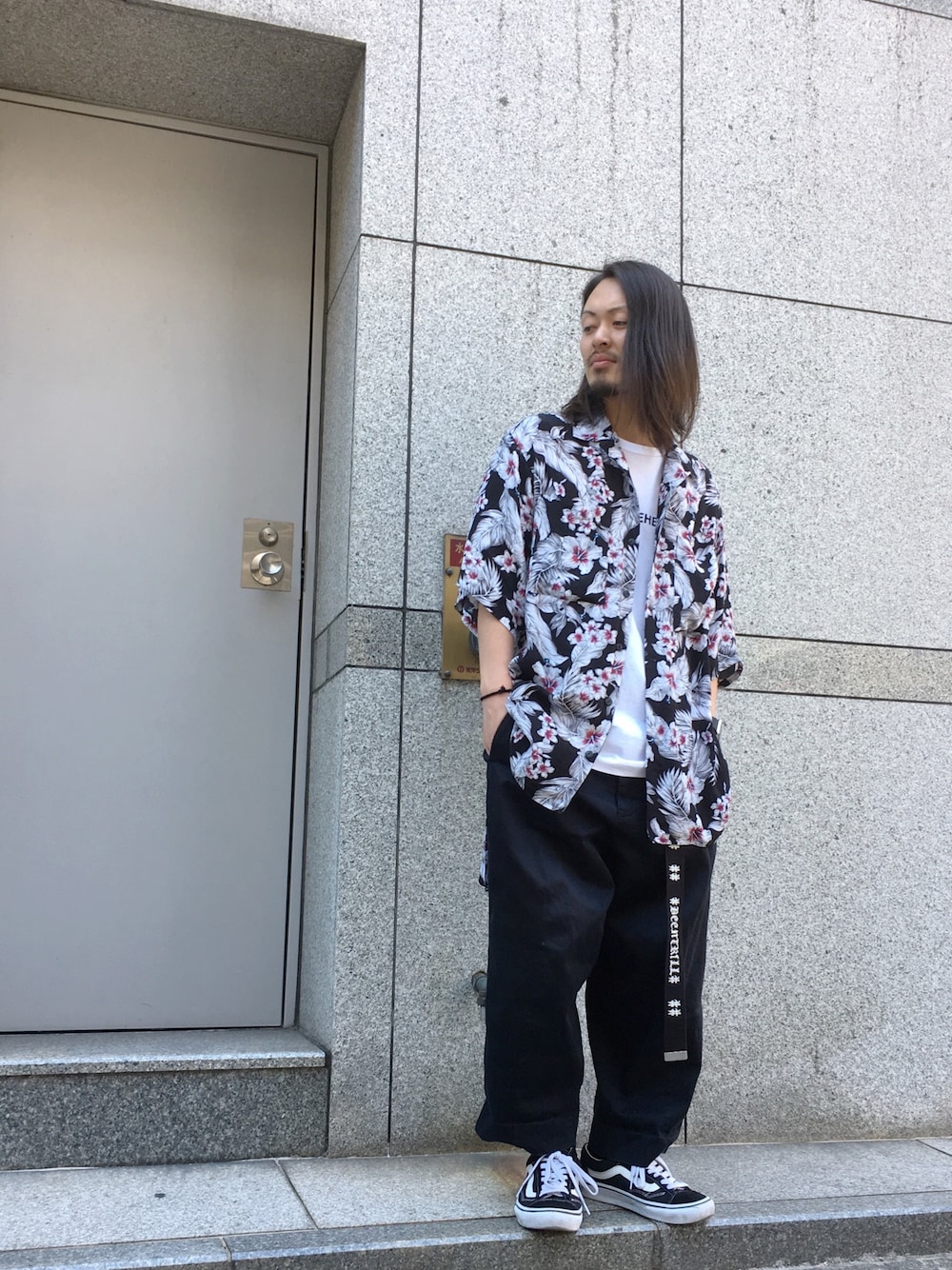 「LHP、Danke schon、夏コーデ、アロハシャツ、LHP名古屋、開襟シャツ、WHITELAND BLACKBURN」｜「DANKE SCHONのDankeSchon/ダンケシェーン/Floral Open Shirts（シャツ/ブラウス、ブラック系）」を使った、kazuya muraiさん（メンズ・168cm）の夏コーディネートの1枚目の写真