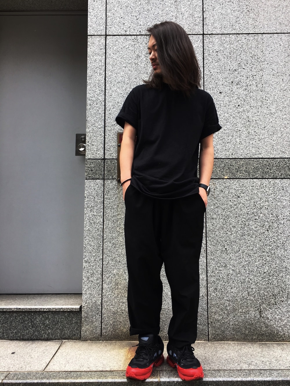 「RAF SIMONS、rafsimons×adidas、ozweego3、alyx、WHITELAND BLACKBURN、Danke schon、LHP、LHP名古屋」｜「L.H.PのLHP/エルエイチピー/WHITELAND BLACKBURN/ホワイトランドブラックバーン/EASY PANTS（スラックス、ブラック系）」を使った、kazuya muraiさん（メンズ・168cm）の夏コーディネートの1枚目の写真