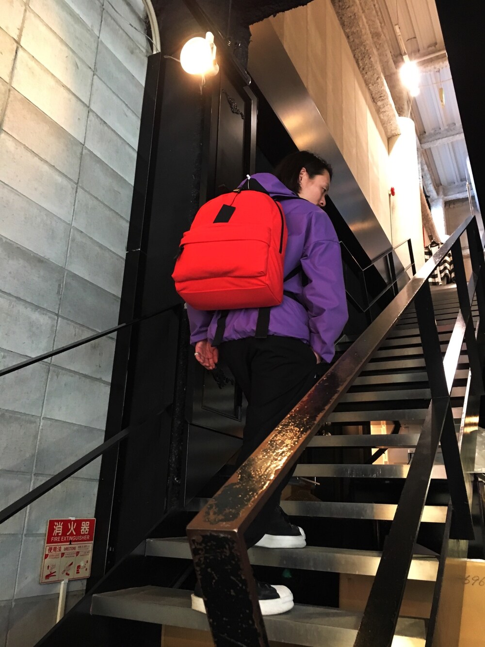 「Alexander Wang、WHITELAND BLACKBURN、Danke schon、LHP、LHP名古屋」｜「L.H.Pのアイテム（マウンテンパーカー、パープル系）」を使った、kazuya muraiさん（メンズ・168cm）の冬コーディネートの1枚目の写真