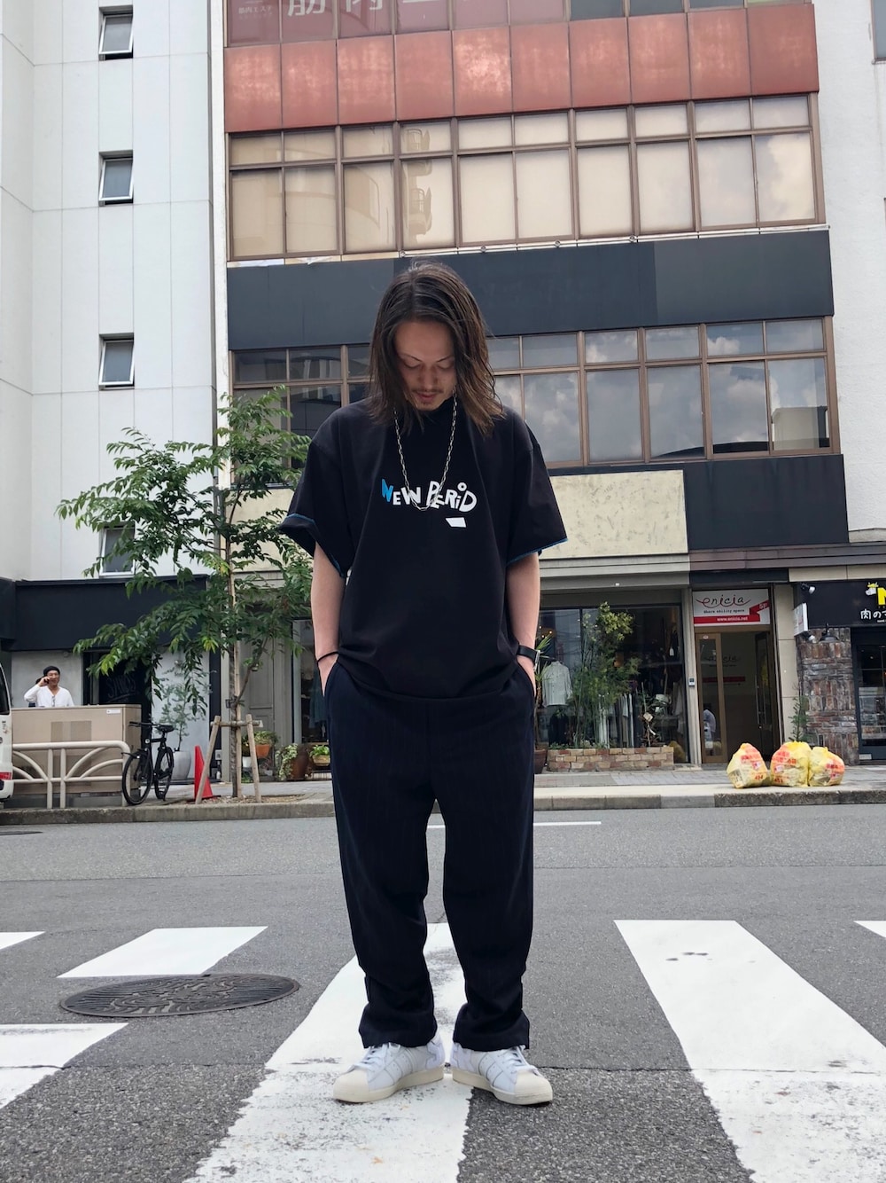 「シンプルコーデ、kudos、flagstuff、adidas、aie、Nepenthes、ネペンテス、日本、made in japan、LHP」｜「kudosのアイテム（Tシャツ/カットソー、ブラック系）」を使った、kazuya muraiさん（メンズ・168cm）の夏コーディネートの1枚目の写真