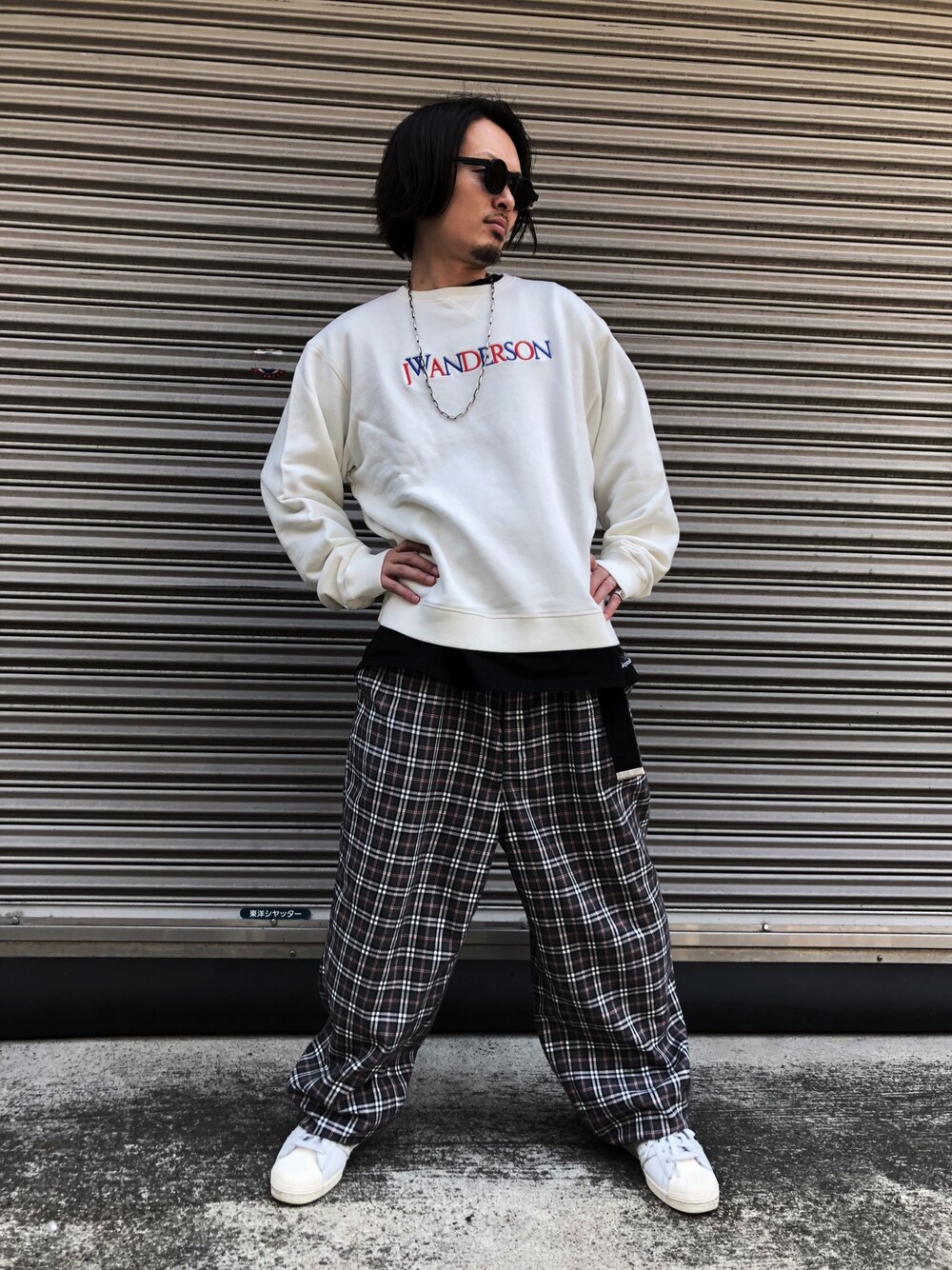 「J.W.anderson、flagstuff、2018ＡＷ、シンプル、KUBORAUM、LHP、LHP名古屋、きれいめカジュアル、大人カジュアル」｜「JW Andersonのアイテム（スウェット、ホワイト系）」を使った、kazuya muraiさん（メンズ・168cm）の夏コーディネートの1枚目の写真