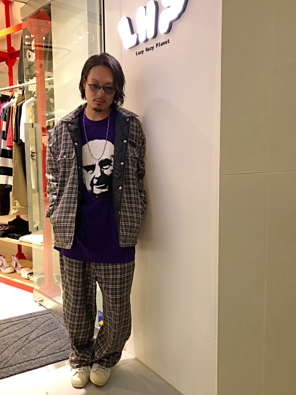 「adidas、LHP、休日スタイル、ストリートMIX、adsr、Japan、flagstuff、WHITELAND BLACKBURN、秋服準備はじめました、LHP上野」｜「FLAGSTUFFのアイテム（スラックス、グレー系）」を使った、kazuya muraiさん（メンズ・168cm）の秋コーディネートの1枚目の写真