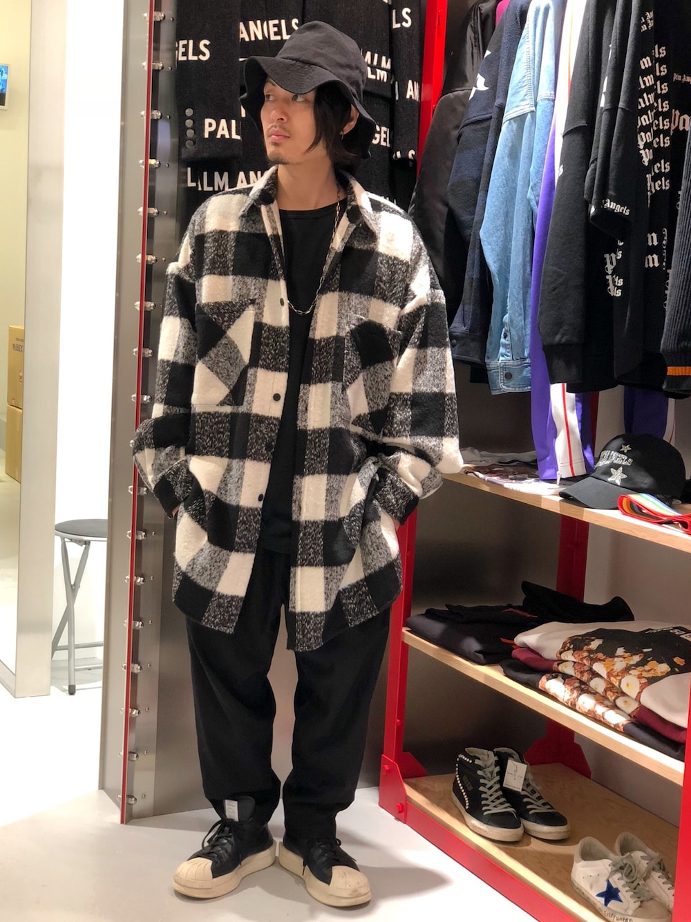 「チェックシャツ、LHP、Danke schon、RICK OWENS、シンプルコーデ、flagstuff、WHITELAND BLACKBURN、LHP上野」｜「WHITELANDのWHITELAND/ホワイトランド/Easy Pants（パンツ、ブラック系）」を使った、kazuya muraiさん（メンズ・168cm）の秋コーディネートの1枚目の写真