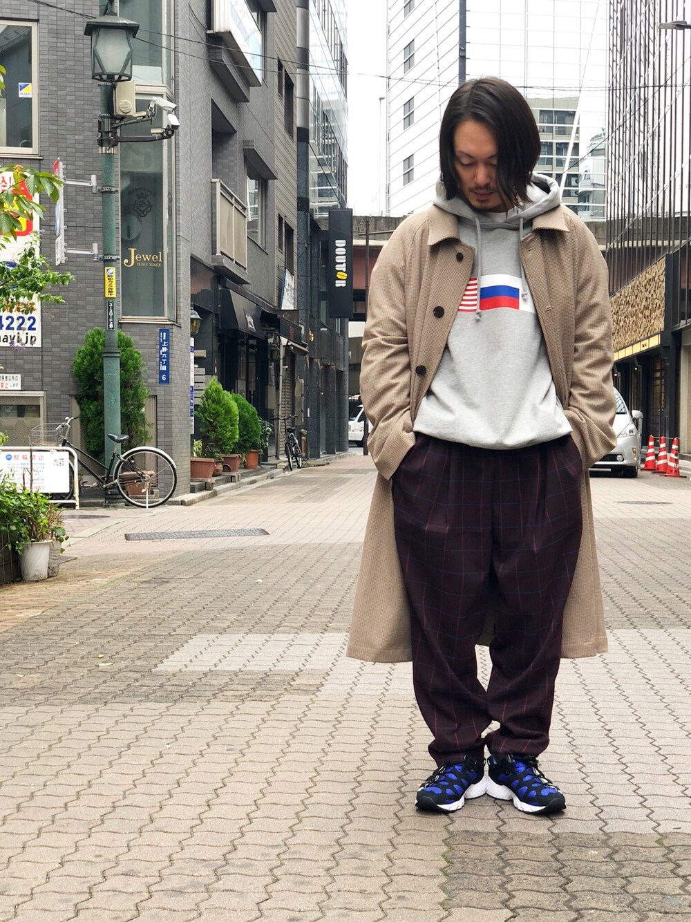 「格子柄、LHP、Danke schon、グレンチェック、asics、オトナカジュアル、gosharubchinskiy、WHITELAND BLACKBURN、GEL-MAI、LHP上野」｜「WHITELANDのWHITELAND/ホワイトランド/テーパードチェックパンツ（その他パンツ、レッド系）」を使った、kazuya muraiさん（メンズ・168cm）の秋コーディネートの1枚目の写真