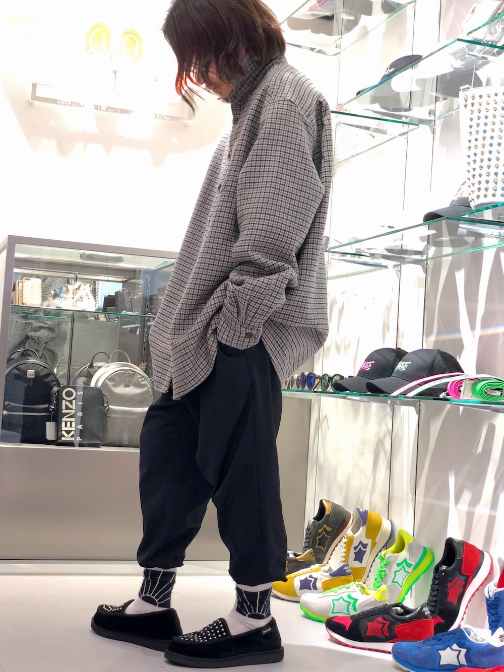 「ストリート服が好き、チェックシャツ、ソックスイン、ダサい、WHITELAND BLACKBURN、gosharubchinskiy、PALM ANGELS、Danke schon、LHP、LHP上野」｜「Palm Angelsのアイテム（スリッポン、ブラック系）」を使った、kazuya muraiさん（メンズ・168cm）の秋コーディネートの1枚目の写真