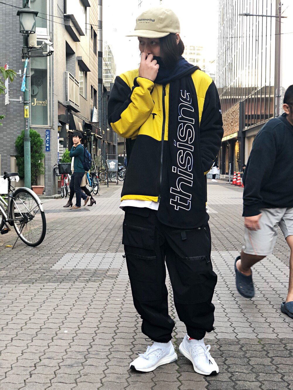「adidas、LHP、Danke schon、スポーツミックス、THE NORTH FACE、ノースフェイス、thisisneverthat、秋コーデ、WHITELAND BLACKBURN、LHP上野」｜「DANKE SCHONのDankeSchon/ダンケシェン/マルチポケットカーゴパンツ（カーゴパンツ、ブラック系）」を使った、kazuya muraiさん（メンズ・168cm）の秋コーディネートの1枚目の写真