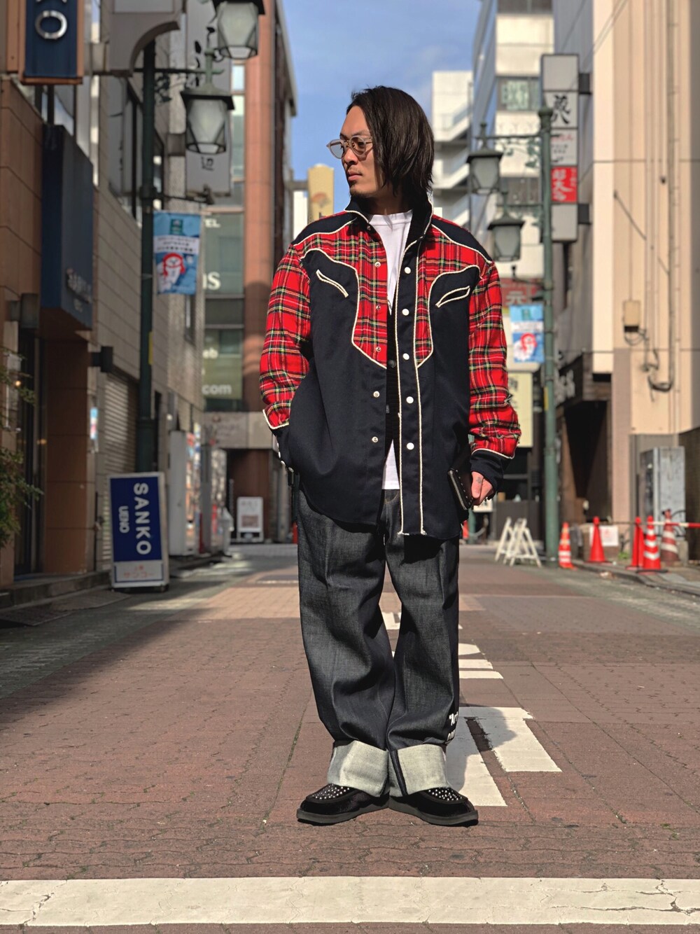 「LHP、大人カジュアル、Danke schon、art comes first、Nepenthes、WHITELAND BLACKBURN、秋冬コーデ、aie、PALM ANGELS、LHP上野」｜「ART COMES FIRSTのアイテム（デニムパンツ、ブルー系）」を使った、kazuya muraiさん（メンズ・168cm）の秋コーディネートの1枚目の写真