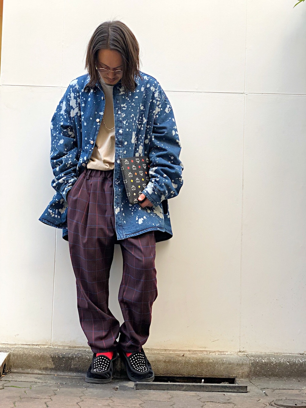 「デニムジャケット、秋のコーデ、LHP、オーバーサイズ、Danke schon、甘辛mix、上野、WHITELAND BLACKBURN、PALM ANGELS、LHP上野」｜「Palm Angelsのアイテム（シューズ、ブラック系）」を使った、kazuya muraiさん（メンズ・168cm）の秋コーディネートの1枚目の写真