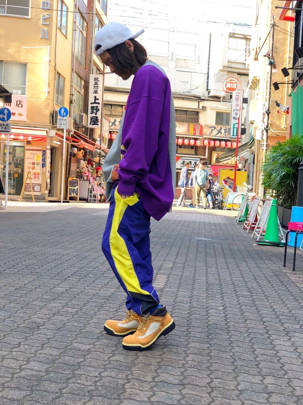 「スウェット、ボア、ストリート、LHP、Danke schon、carhartt、もこもこ、Timberland、WHITELAND BLACKBURN、LHP上野」｜「TimberlandのTimberland/ティンバーランド/Field Boot（ブーツ、ベージュ系）」を使った、kazuya muraiさん（メンズ・168cm）の冬コーディネートの1枚目の写真