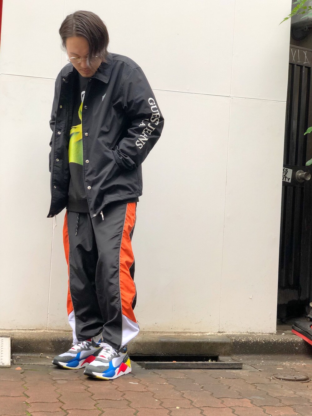 「LHP、コーチジャケット、Danke schon、スポーツミックス、PUMA、guess、上野、秋冬、カーミット、LHP上野」｜「DANKE SCHONのDankeSchon/ダンケシェン/ナイロンラインパンツ（その他パンツ、ブラック系）」を使った、kazuya muraiさん（メンズ・168cm）の冬コーディネートの1枚目の写真