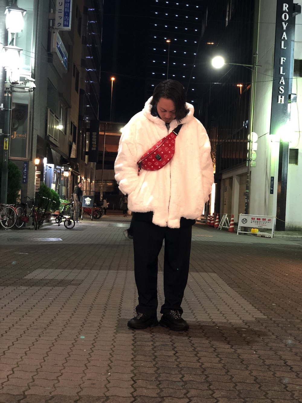 「シンプル、LHP、MCM、Danke schon、もこもこ、クリスマス、冬、上野、WHITELAND BLACKBURN、LHP上野」｜「WHITELANDのWHITELAND/ホワイトランド/Easy Pants（パンツ、ブラック系）」を使った、kazuya muraiさん（メンズ・168cm）の冬コーディネートの1枚目の写真