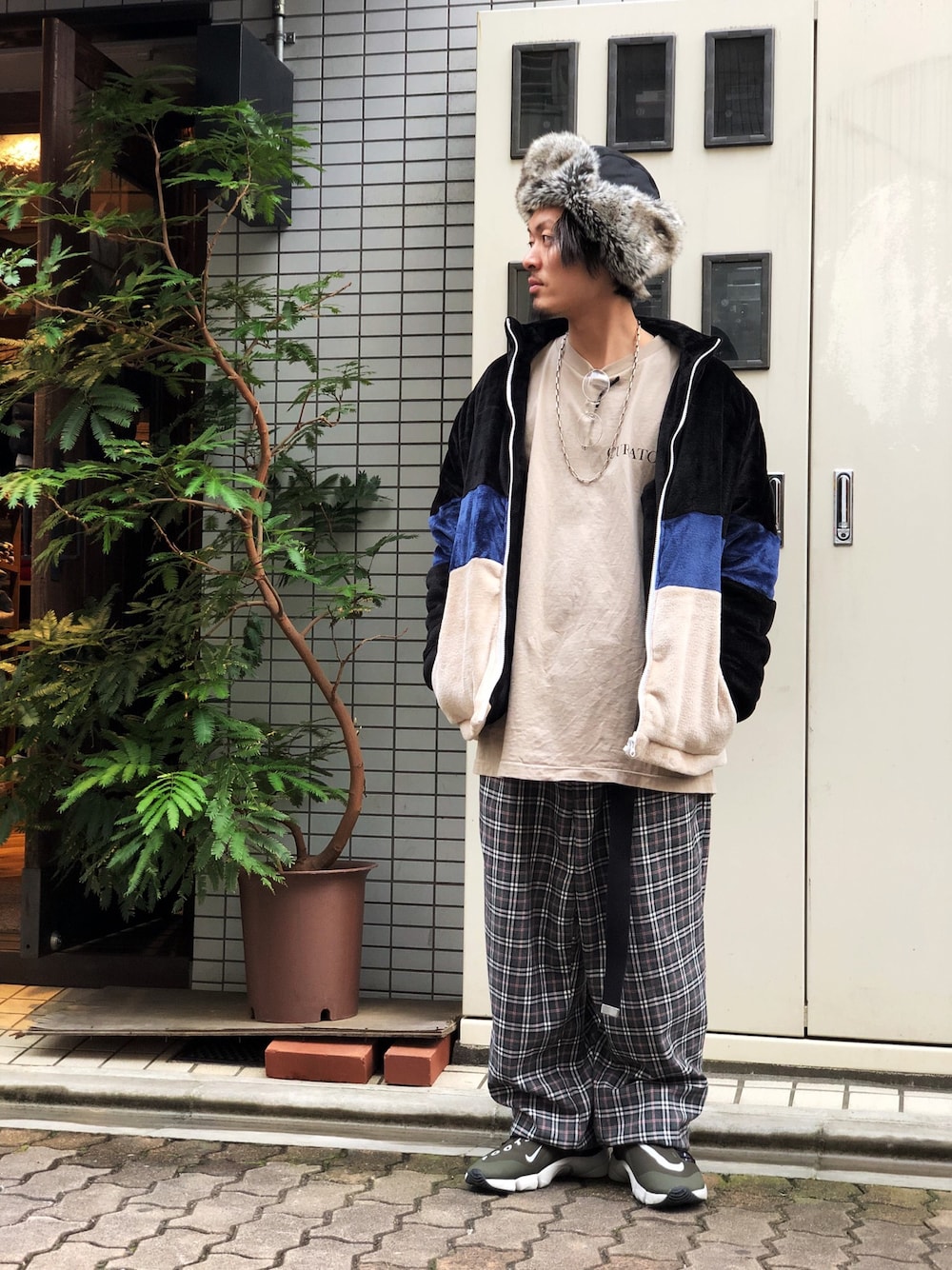 「NIKE、ストリート、LHP、Danke schon、もこもこ、パイロットキャップ、上野、flagstuff、Rokit、LHP上野」｜「DANKE SCHONのDankeSchon/ダンケシェーン/フリースボアブルゾン（ブルゾン、ブルー系）」を使った、kazuya muraiさん（メンズ・168cm）の冬コーディネートの1枚目の写真