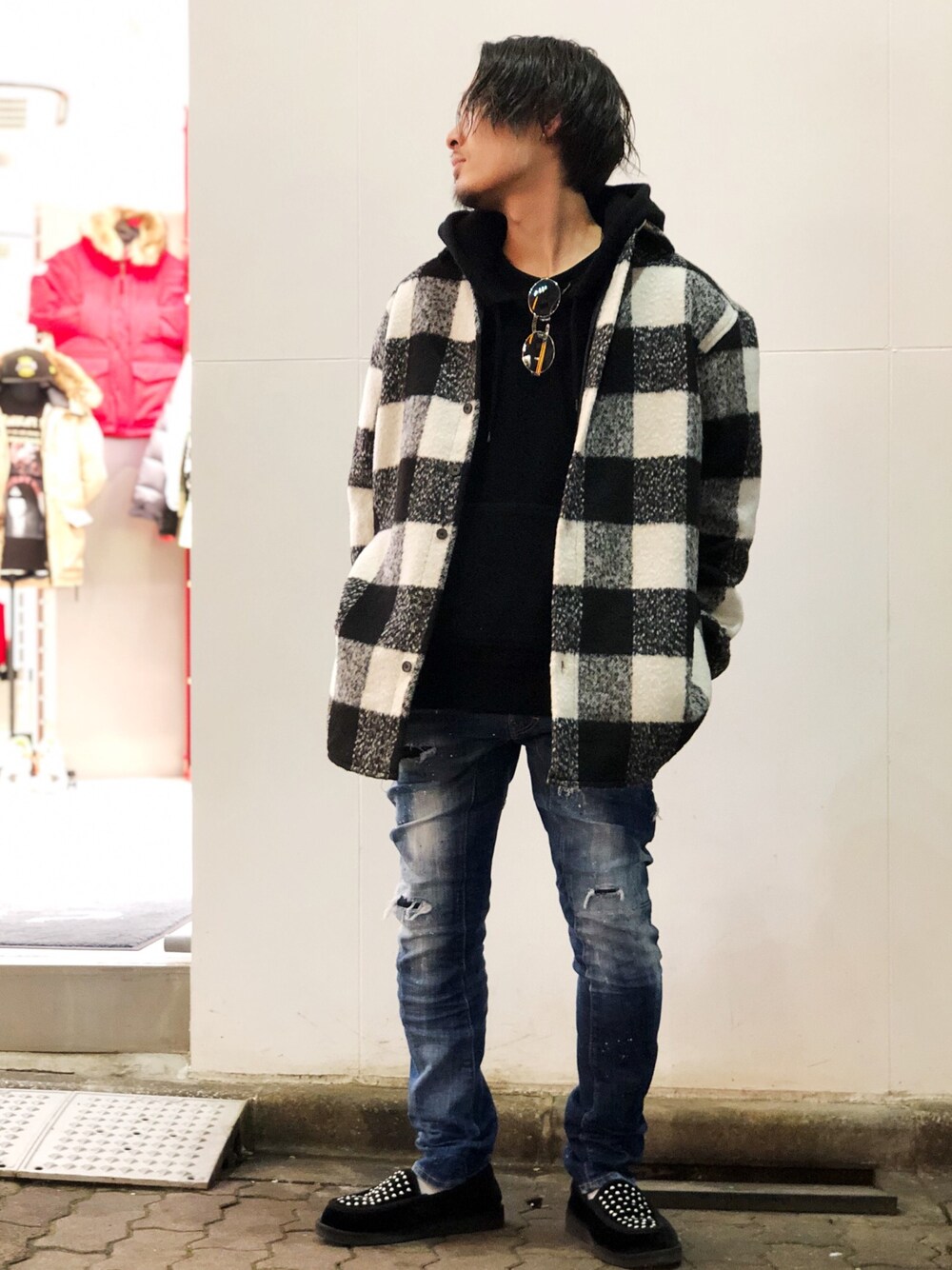 「チェックシャツ、LHP、オーバーサイズ、大人カジュアル、冬、シンプルコーデ、DSQUARED2、WHITELAND BLACKBURN、PALM ANGELS、LHP上野」｜「WHITELANDのWHITELAND/ホワイトランド/PADDED CHECK SH（シャツ/ブラウス、ホワイト系）」を使った、kazuya muraiさん（メンズ・168cm）の冬コーディネートの1枚目の写真
