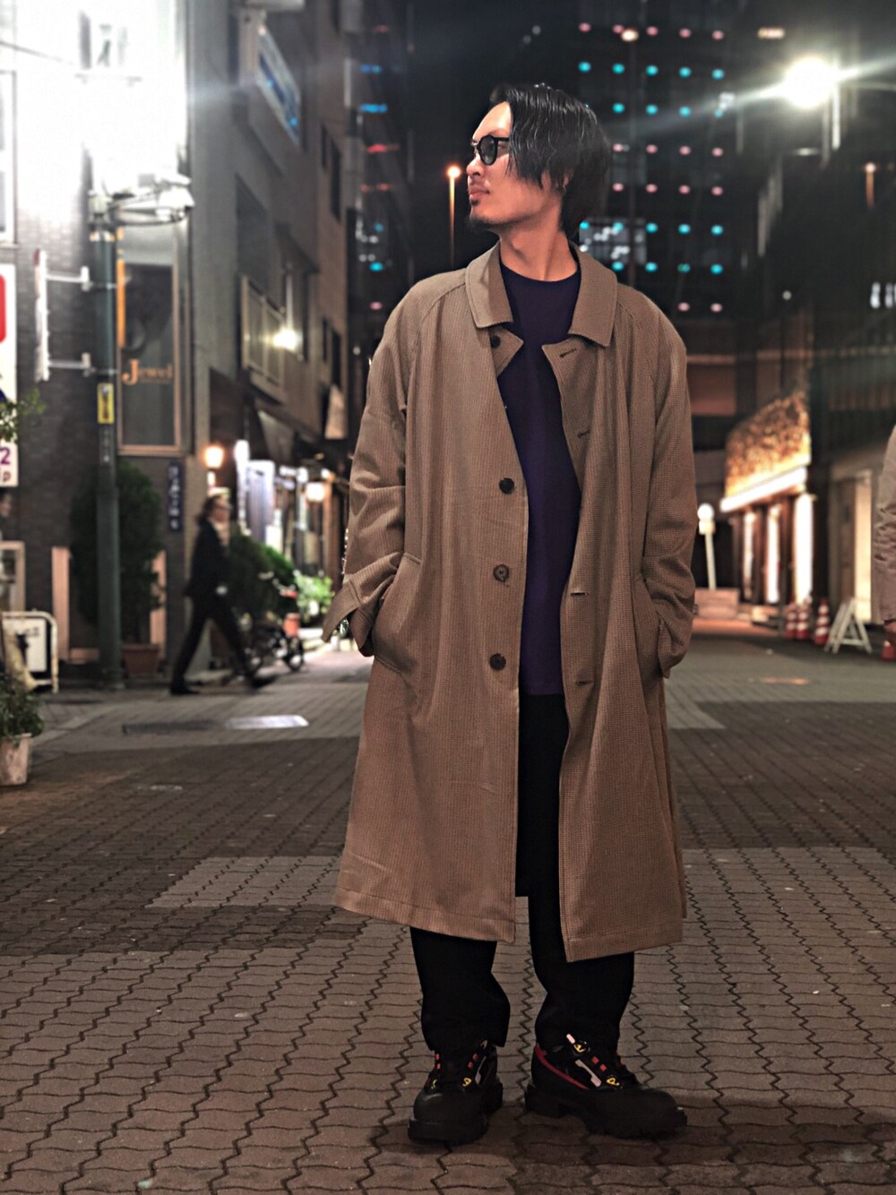 「コート、LHP、オーバーサイズ、冬、ootd、adsr、上野、WHITELAND BLACKBURN、lownn、LHP上野」｜「WHITELANDのWHITELAND/ホワイトランド/ガンクラブチェックトレンチコート(18A-BSL320-WL)（トレンチコート、ブラウン系）」を使った、kazuya muraiさん（メンズ・168cm）の冬コーディネートの1枚目の写真