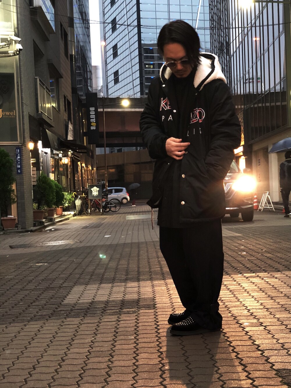 「クリスマス、Xmas、KENZO、もこもこ、WHITELAND BLACKBURN、オトナカジュアル、黒、LHP、LHP上野、上野」｜「WHITELANDのWHITELAND/ホワイトランド/Easy Pants（パンツ、ブラック系）」を使った、kazuya muraiさん（メンズ・168cm）の冬コーディネートの1枚目の写真