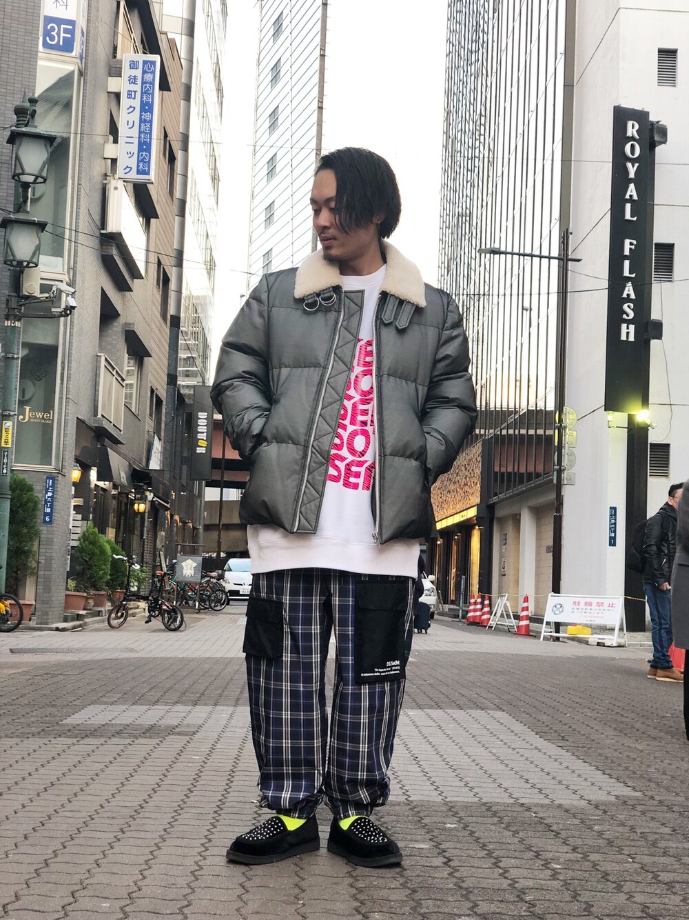 「ダウンジャケット、LHP、冬コーデ、Danke schon、HELMUT LANG、上野、flagstuff、WHITELAND BLACKBURN、LHP上野」｜「HELMUT LANGのアイテム（ジャケット/アウター、グレー系）」を使った、kazuya muraiさん（メンズ・168cm）の冬コーディネートの1枚目の写真