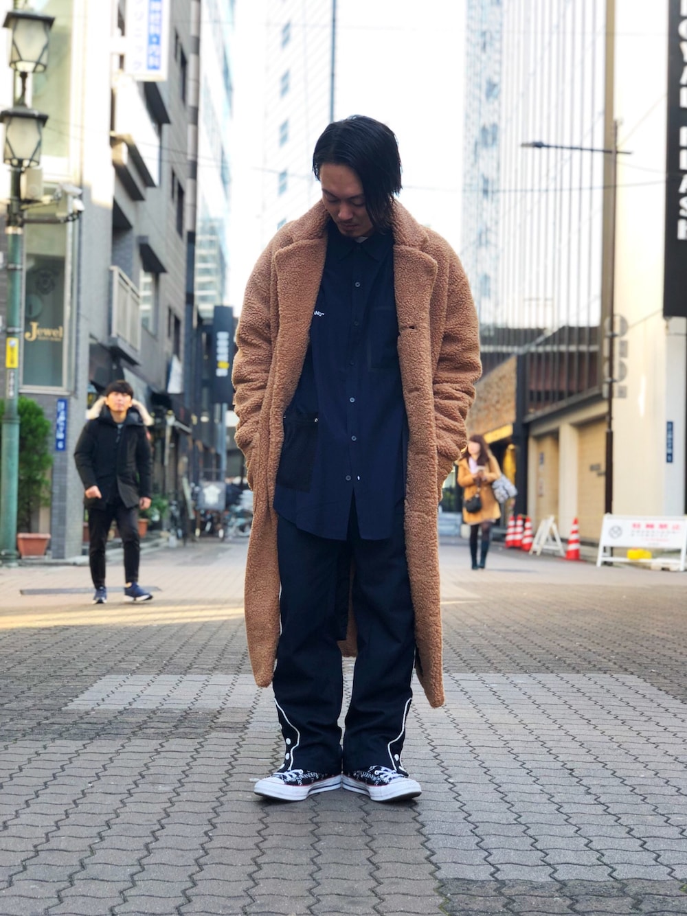 「ボアコート、冬コーデ、大人カジュアル、Danke schon、WHITELAND BLACKBURN、JWANDERSON、Nepenthes、LHP、LHP上野、上野」｜「DANKE SCHONのDankeSchon/ダンケシェーン/ボアチェスターコート（チェスターコート、ブラウン系）」を使った、kazuya muraiさん（メンズ・168cm）の冬コーディネートの1枚目の写真