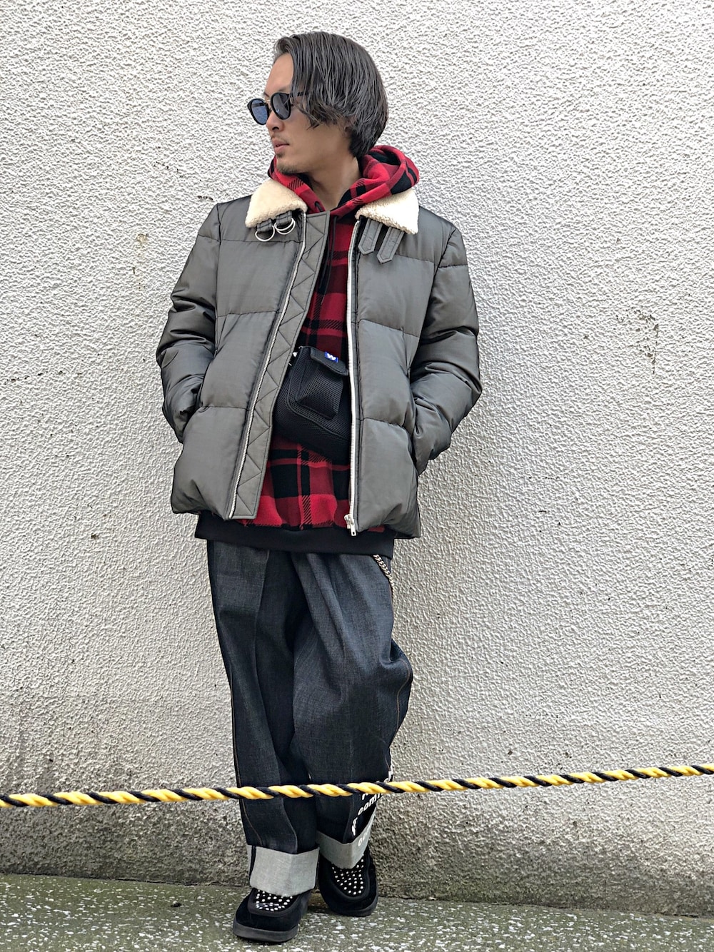 「LHP、休日スタイル、PUMA、HELMUT LANG、オトナカジュアル、art comes first、上野、チェックパーカー、LHP上野、スタッフセンバツ」｜「ART COMES FIRSTのアイテム（デニムパンツ、ブルー系）」を使った、kazuya muraiさん（メンズ・168cm）の冬コーディネートの1枚目の写真