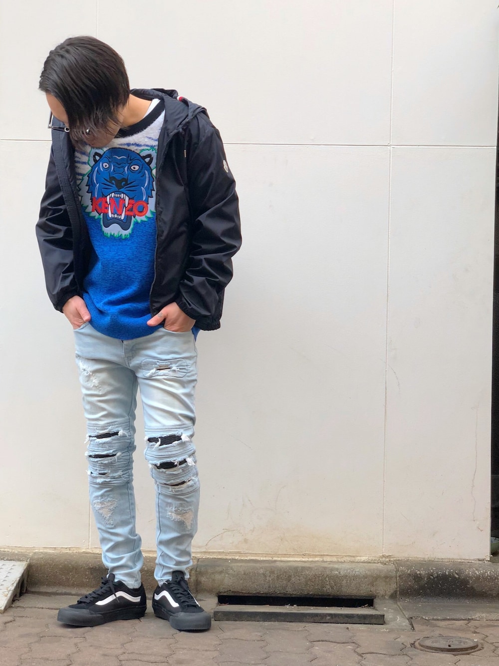 「VANS、KENZO、LHP、Danke schon、デニムパンツ、MONCLER、春コーデ、オトナカジュアル、上野、LHP上野」｜「DANKE SCHONのDankeSchon/ダンケシェーン/ジャバラパンツ（デニムパンツ、ブルー系）」を使った、kazuya muraiさん（メンズ・168cm）の冬コーディネートの1枚目の写真
