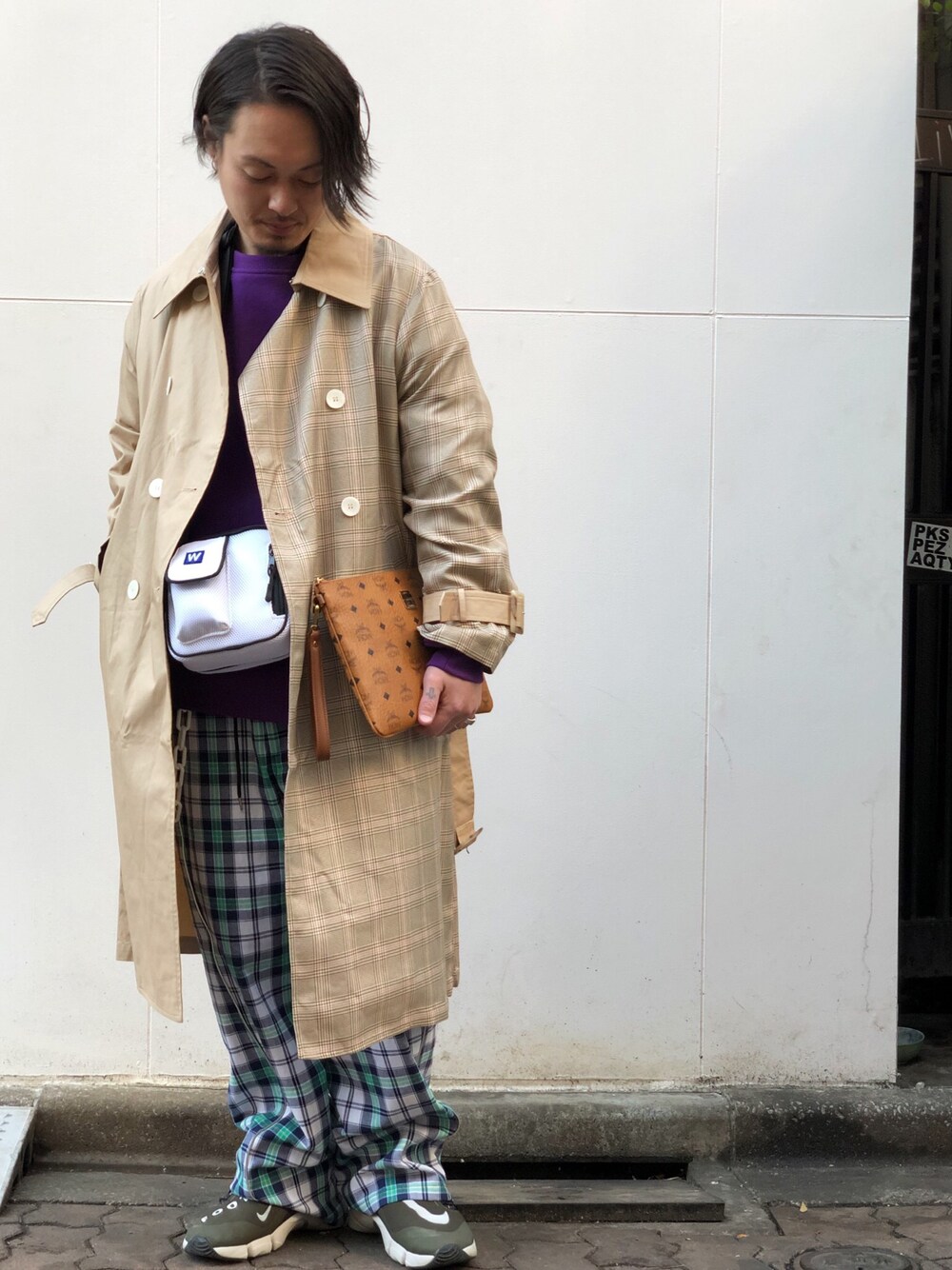 「LHP、大人カジュアル、MCM、Danke schon、ootd、上野、WHITELAND BLACKBURN、LHP上野、モノトーン派？カラーコーデ派？、チョコ色に染まれ」｜「DANKE SCHONのDankeSchon/ダンケシェーン/パイピングチェックパンツ（その他パンツ、グリーン系）」を使った、kazuya muraiさん（メンズ・168cm）の冬コーディネートの1枚目の写真