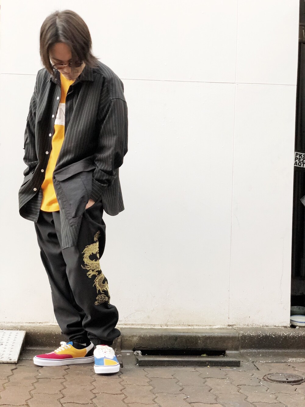 「VANS、KENZO、LHP、Danke schon、パステルカラー、春コーデ、上野、WHITELAND BLACKBURN、LHP上野、スタッフセンバツ」｜「WHITELANDのWHITELAND/ホワイトランド/DRAGON TRACKパンツ（その他パンツ、ブラック系）」を使った、kazuya muraiさん（メンズ・168cm）の冬コーディネートの1枚目の写真