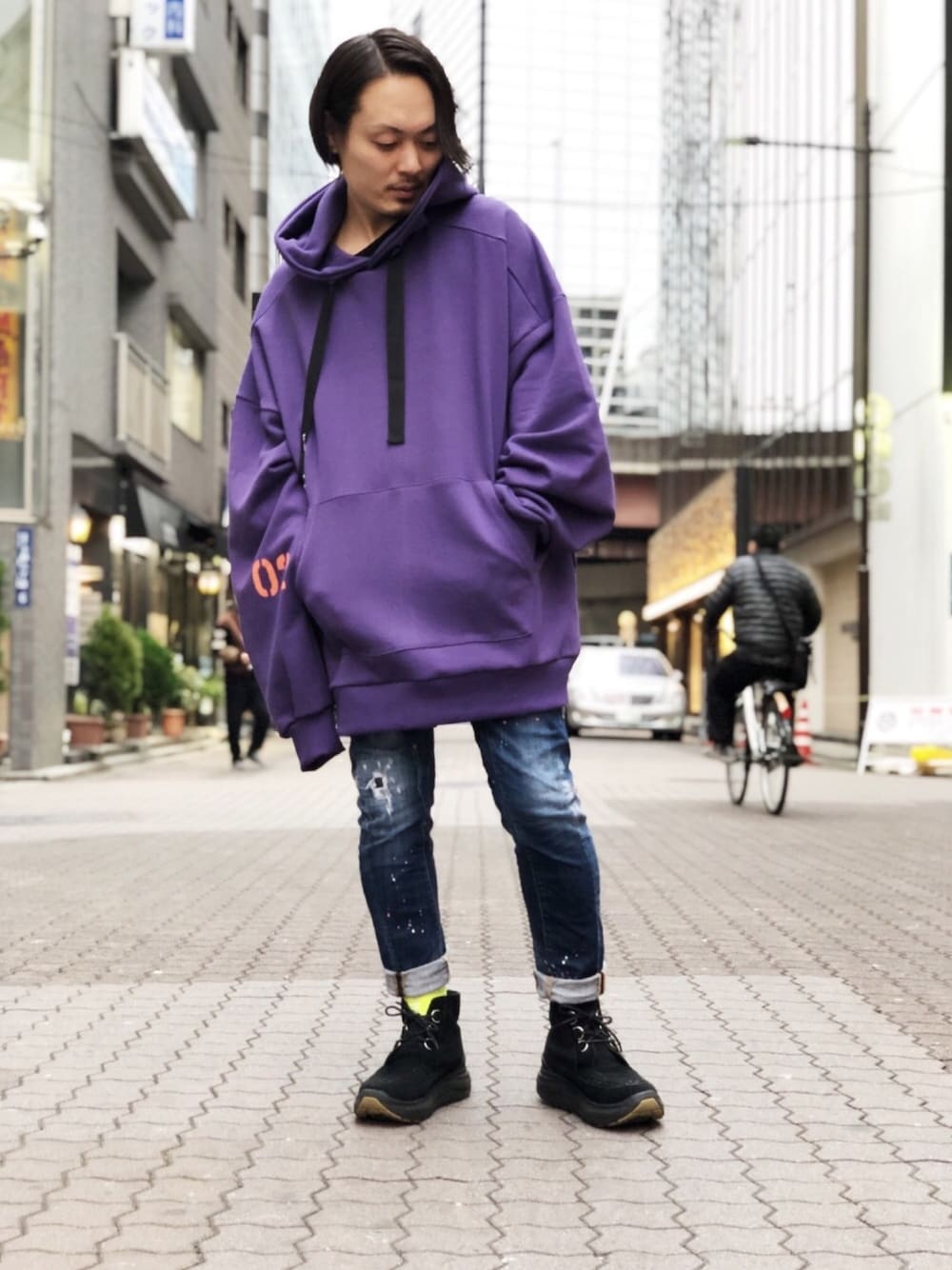 「デニム、LHP、Danke schon、ITALY、春、blackmeans、DSQUARED2、上野、LHP上野、スタッフセンバツ」｜「DANKE SCHONのDankeSchon/ダンケシェーン/SPIKEE パーカー（パーカー、パープル系）」を使った、kazuya muraiさん（メンズ・168cm）の冬コーディネートの1枚目の写真