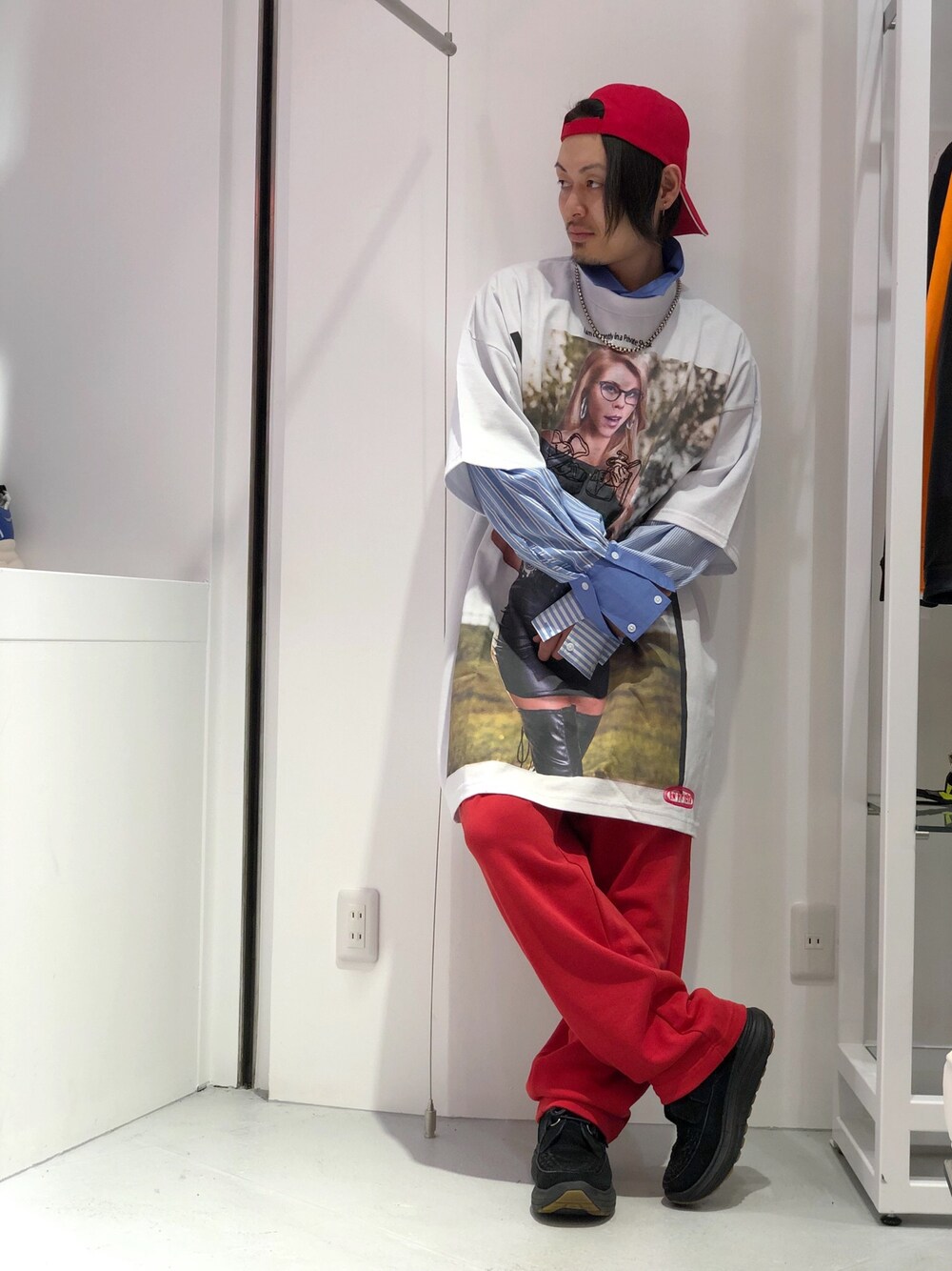 「LHP、レイヤードスタイル、オーバーサイズ、Danke schon、bernhard willhelm、春コーデ、chica、LHP上野、スタッフセンバツ、パステル映える春」｜「BERNHARD WILLHELMのアイテム（パンツ、レッド系）」を使った、kazuya muraiさん（メンズ・168cm）の春コーディネートの1枚目の写真