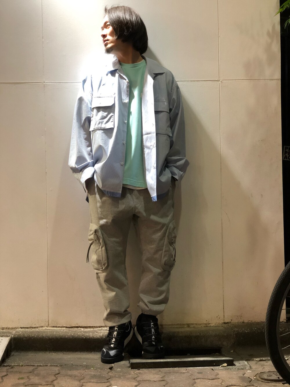 「ミリタリー、シンプル、アウトドアスタイル、adidas、LHP、Danke schon、Alexander Wang、メンズファッション、WHITELAND BLACKBURN、LHP上野」｜「WHITELANDのWHITELAND/ホワイトランド/BIG WILLY T/ビッグTシャツ（Tシャツ/カットソー、ブルー系）」を使った、kazuya muraiさん（メンズ・168cm）の春コーディネートの1枚目の写真