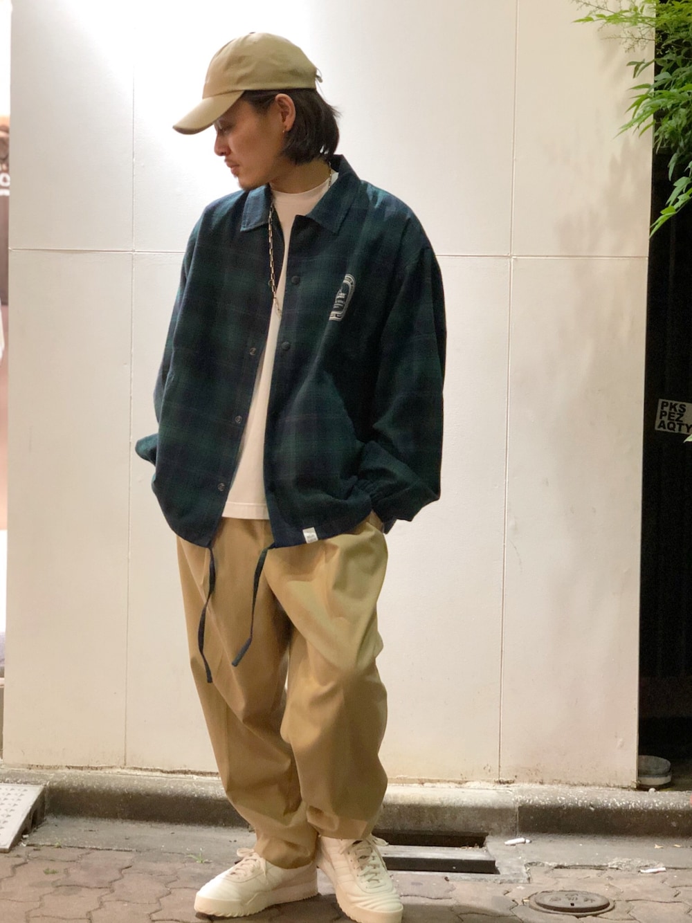 「シンプル、LHP、Alexander Wang、春、スケータースタイル、スケート、MAGIC STICK、オトナカジュアル、lownn、LHP上野」｜「WHITELANDのWHITELAND/ホワイトランド/BIG WILLY T/ビッグTシャツ（Tシャツ/カットソー、ホワイト系）」を使った、kazuya muraiさん（メンズ・168cm）の春コーディネートの1枚目の写真