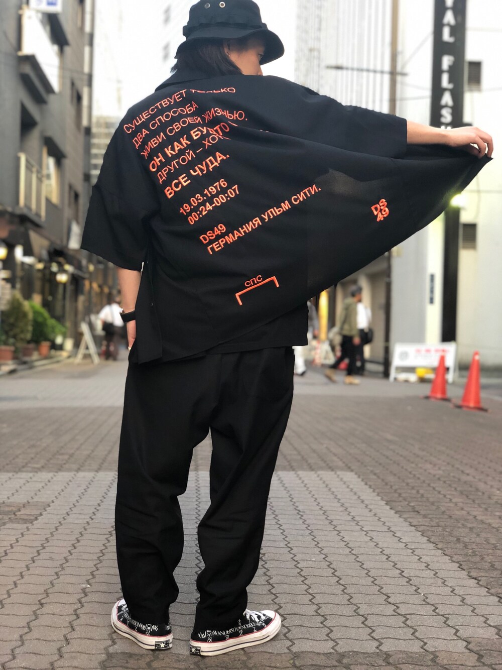 「LHP、Danke schon、シャツスタイル、夏コーデ、麻、上野、WHITELAND BLACKBURN、JWANDERSON、LHP上野、スタッフセンバツ」｜「DANKE SCHONのDankeSchon/ダンケシェーン/ALBERT 半袖シャツ（シャツ/ブラウス、ブラック系）」を使った、kazuya muraiさん（メンズ・168cm）の春コーディネートの1枚目の写真