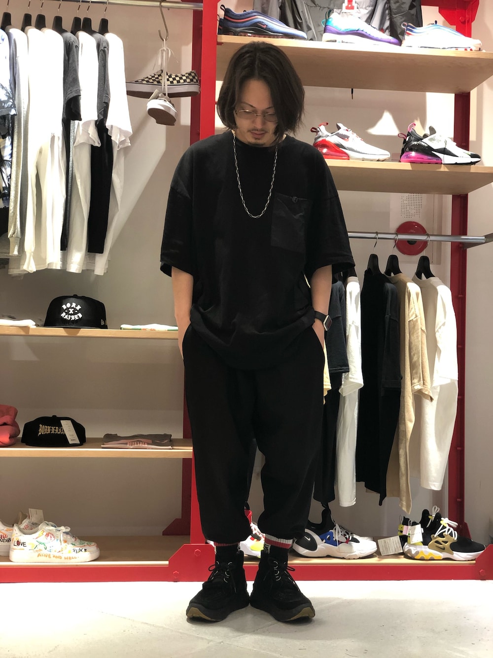 「ブラック、夏、黒、オールブラック、LHP、Danke schon、blackmeans、上野、WHITELAND BLACKBURN、LHP上野」｜「DANKE SCHONのDankeSchon/ダンケシェーン/ナイロンポケットTシャツ（Tシャツ/カットソー、ブラック系）」を使った、kazuya muraiさん（メンズ・168cm）の夏コーディネートの1枚目の写真