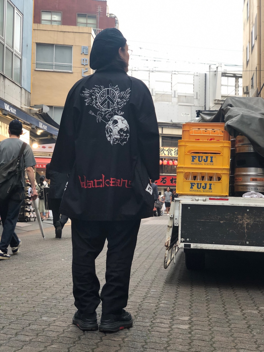 「黒、ブラック、オールブラック、WHITELAND BLACKBURN、blackmeans、Danke schon、LHP、LHP上野、上野」｜「WHITELANDのWHITELAND/ホワイトランド/Easy Pants（パンツ、ブラック系）」を使った、kazuya muraiさん（メンズ・168cm）の夏コーディネートの1枚目の写真