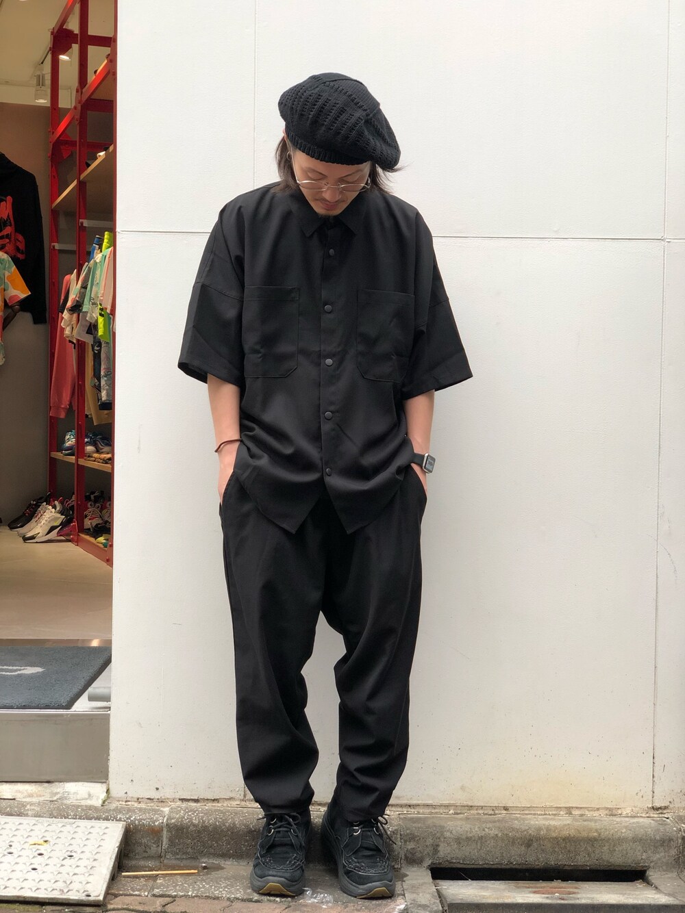 「黒、シンプル、オールブラック、ブラック、休日スタイル、Danke schon、blackmeans、LHP、LHP上野、上野」｜「DANKE SCHONのDankeSchon/ダンケシェーン/ALBERT S/S Shirts（シャツ/ブラウス、ブラック系）」を使った、kazuya muraiさん（メンズ・168cm）の夏コーディネートの1枚目の写真