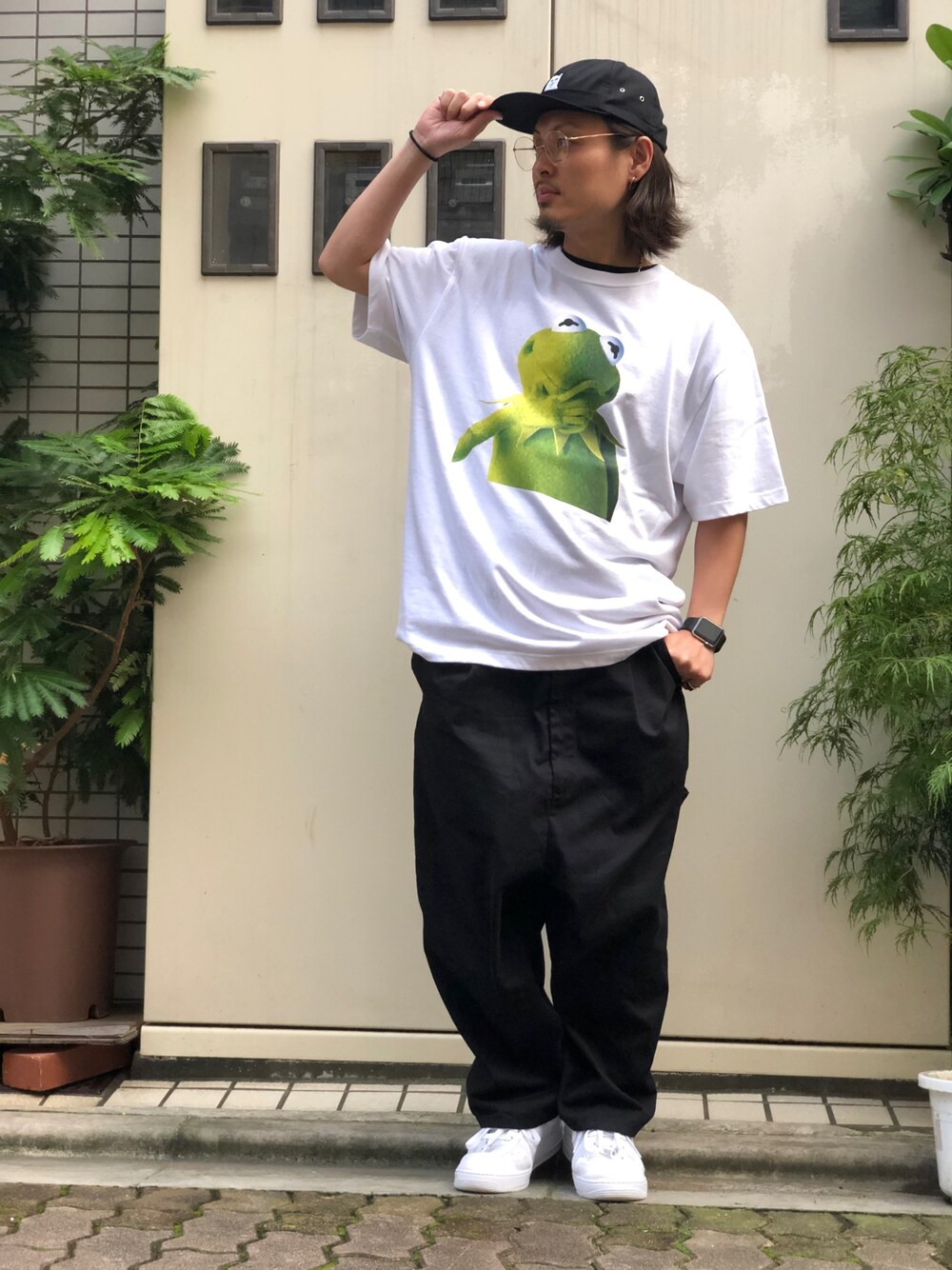 「夏、LHP、ワイドパンツ、シンプルコーデ、上野、カーミット、WHITELAND BLACKBURN、KIDILL、LHP上野、スタッフセンバツ」｜「WHITELANDのWHITELAND/ホワイトランド/NEW KERMIT Tシャツ/カーミットTシャツ（Tシャツ/カットソー、ホワイト系）」を使った、kazuya muraiさん（メンズ・168cm）の夏コーディネートの1枚目の写真