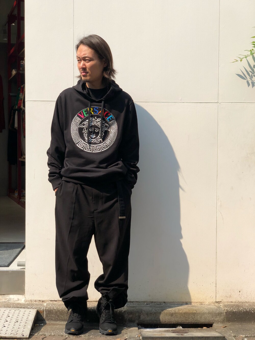 「パーカー、LHP、オーバーサイズ、大人カジュアル、yohjiyamamoto、ワイドパンツ、ootd、versace、WHITELAND BLACKBURN、LHP上野」｜「WHITELANDのWHITELAND/ホワイトランド/ラインパンツ（その他パンツ、ブラック系）」を使った、kazuya muraiさん（メンズ・168cm）の夏コーディネートの1枚目の写真