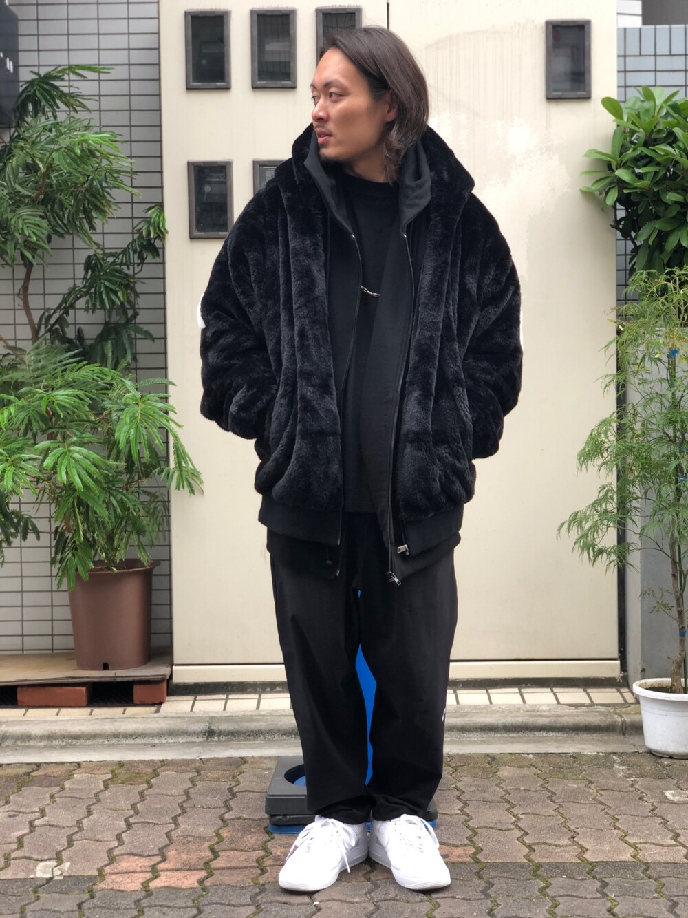 「夏、LHP、シンプルコーデ、guess、無地T、上野、LHP上野、スタッフセンバツ」｜「WHITELANDのWHITELAND/ホワイトランド/NYLON QUARTER PANTS(パンツ)（その他パンツ、ブラック系）」を使った、kazuya muraiさん（メンズ・168cm）の夏コーディネートの1枚目の写真