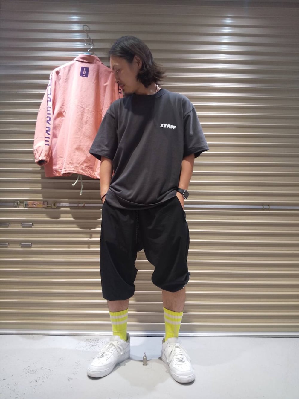 「LHP、スポーツミックス、休日スタイル、ゆるコーデ、無地T、上野、WHITELAND BLACKBURN、LHP上野、スタッフセンバツ」｜「WHITELANDのWHITELAND/ホワイトランド/TOUR TEE（Tシャツ/カットソー、グレー系）」を使った、kazuya muraiさん（メンズ・168cm）の夏コーディネートの1枚目の写真