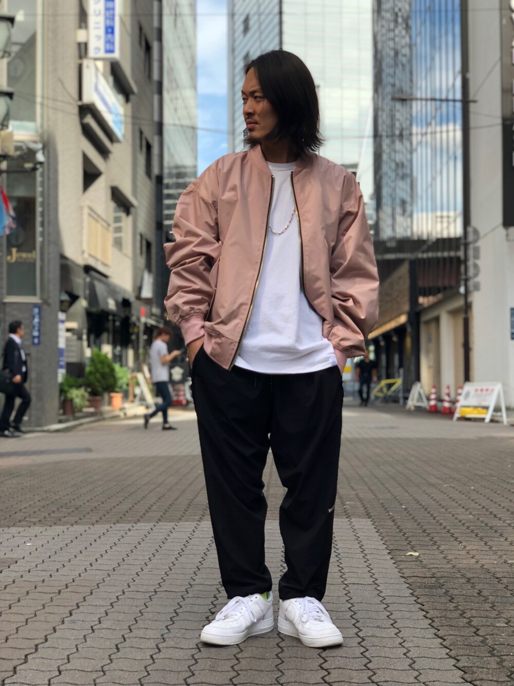 「NIKE、ピンク、MA-1、LHP、オーバーサイズ、Danke schon、上野、秋コーデ、WHITELAND BLACKBURN、LHP上野」｜「WHITELANDのWHITELAND/ホワイトランド/バックプリントMA-1（MA-1、ピンク系）」を使った、kazuya muraiさん（メンズ・168cm）の秋コーディネートの1枚目の写真