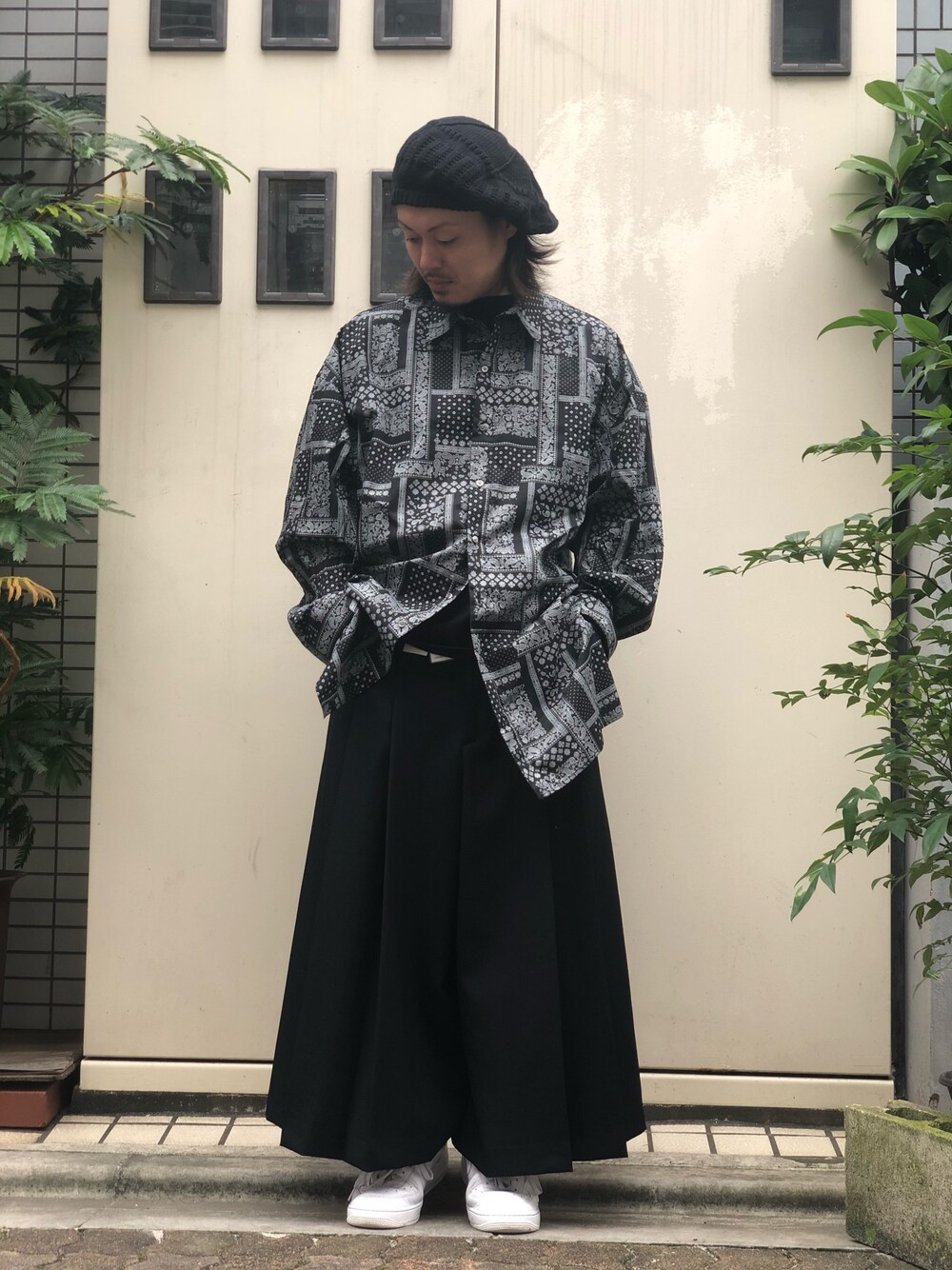 「NIKE、秋のコーデ、LHP、driesvannoten、ペイズリー、オトナカジュアル、上野、LHP上野、ラブアンドピース2019」｜「DANKE SCHONのDankeSchon/ダンケシェーン/バンダナシャツ（シャツ/ブラウス、ブラック系）」を使った、kazuya muraiさん（メンズ・168cm）の秋コーディネートの1枚目の写真