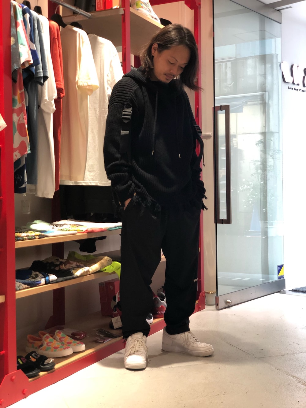 「パーカー、LHP、大人カジュアル、Danke schon、上野、秋コーデ、WHITELAND BLACKBURN、おしゃれさんと繋がりたい、LHP上野」｜「WHITELANDのWHITELAND/ホワイトランド//NYLON CROPPED PANTS（その他パンツ、ブラック系）」を使った、kazuya muraiさん（メンズ・168cm）の秋コーディネートの1枚目の写真