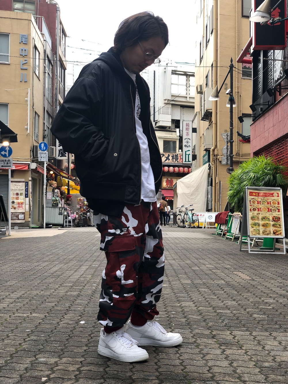 「NIKE、LHP、カーゴパンツ、ダンス、KaneZ、thisisneverthat、上野、秋コーデ、WHITELAND BLACKBURN、LHP上野」｜「WHITELANDのWHITELAND/ホワイトランド/バックプリントMA-1（MA-1、ブラック系）」を使った、kazuya muraiさん（メンズ・168cm）の秋コーディネートの1枚目の写真