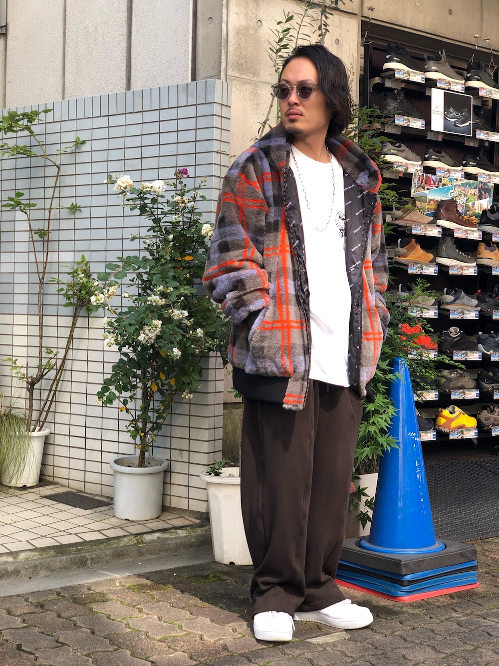 「秋のコーデ、LHP、Danke schon、ブラウン、ラフ、ファーブルゾン、blackweirdos、LHP上野、スタッフセンバツ、クラシックメガネコーデ」｜「DANKE SCHONのDankeSchon/ダンケシェーン/チェックフードブルゾン（ブルゾン、ブラウン系）」を使った、kazuya muraiさん（メンズ・168cm）の秋コーディネートの1枚目の写真