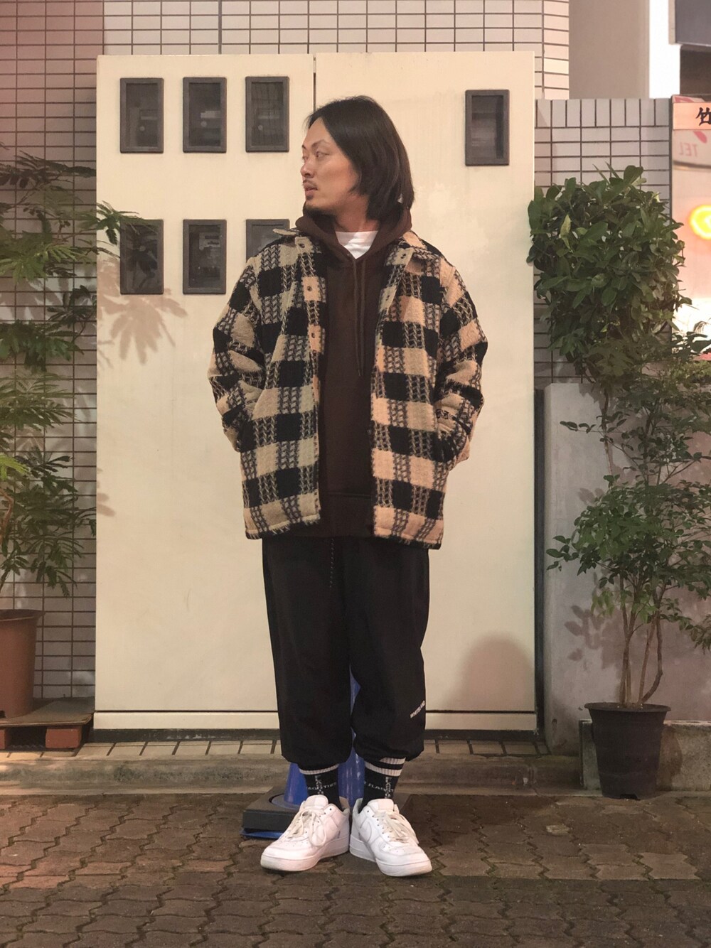 「NIKE、LHP、Danke schon、秋服、シャツコーデ、オトナカジュアル、上野、WHITELAND BLACKBURN、LHP上野、チェック柄に恋してる」｜「WHITELANDのWHITELAND/ホワイトランド/AL-FA パーカー（パーカー、ブラウン系）」を使った、kazuya muraiさん（メンズ・168cm）の秋コーディネートの1枚目の写真