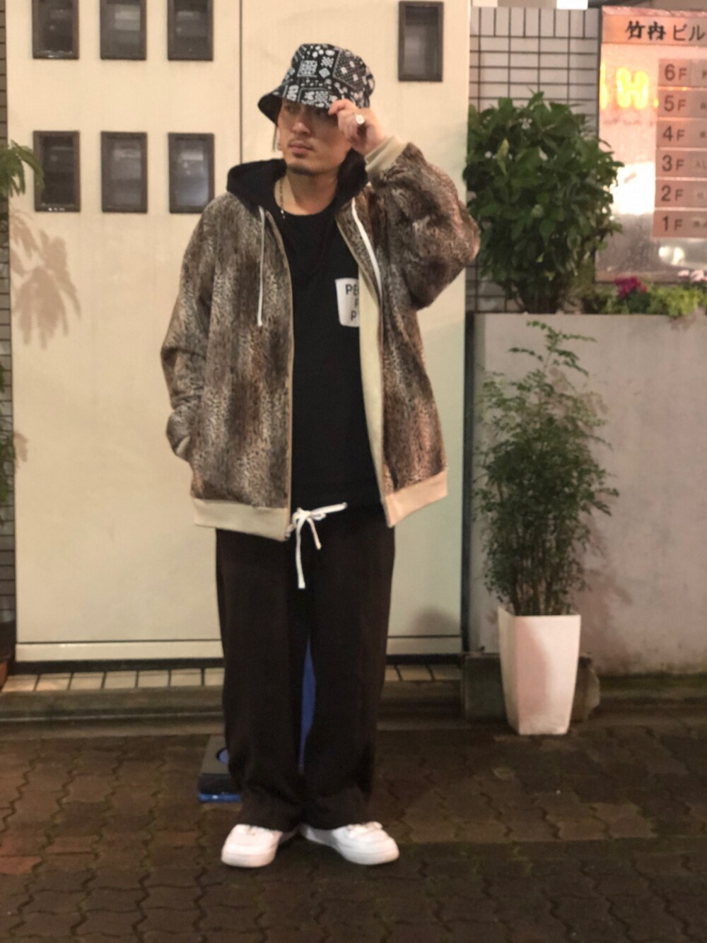 「レオパード、NIKE、MA-1、LHP、Danke schon、NEEDLES、上野、blackweirdos、LHP上野」｜「DANKE SCHONのDankeSchon/ダンケシェーン/PAISLEY BUCKET HAT(ハット)（ハット、ブラック系）」を使った、kazuya muraiさん（メンズ・168cm）の秋コーディネートの1枚目の写真