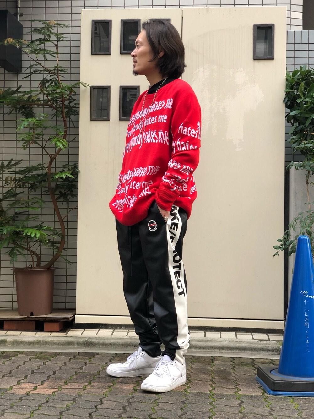 「NIKE、ストリート、LHP、冬コーデ、Danke schon、KaneZ、上野、秋冬、WHITELAND BLACKBURN、LHP上野」｜「DANKE SCHONのDankeSchon/ダンケシェーン/HATES ME 総柄ニット（ニット/セーター、レッド系）」を使った、kazuya muraiさん（メンズ・168cm）の秋コーディネートの1枚目の写真