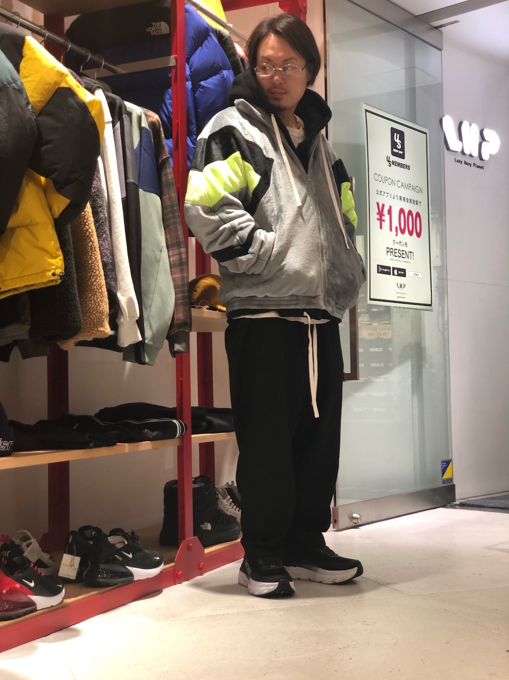 「グレー、LHP、Danke schon、ボアジャケット、今日のコーデ、WHITELAND BLACKBURN、ボアブルゾン、LHP上野」｜「DANKE SCHONのDankeSchon/ダンケシェーン/LINE BOA BZ/ラインボアブルゾン（ブルゾン、グレー系）」を使った、kazuya muraiさん（メンズ・168cm）の秋コーディネートの1枚目の写真