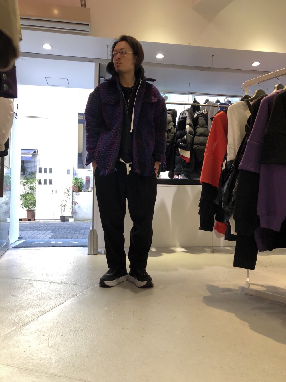 「カジュアルコーデ、オトナカジュアル、今日のコーデ、大人コーデ、HOKAONEONE、Danke schon、LHP、LHP上野、上野」｜「DANKE SCHONのアイテム（トップス、パープル系）」を使った、kazuya muraiさん（メンズ・168cm）の冬コーディネートの1枚目の写真