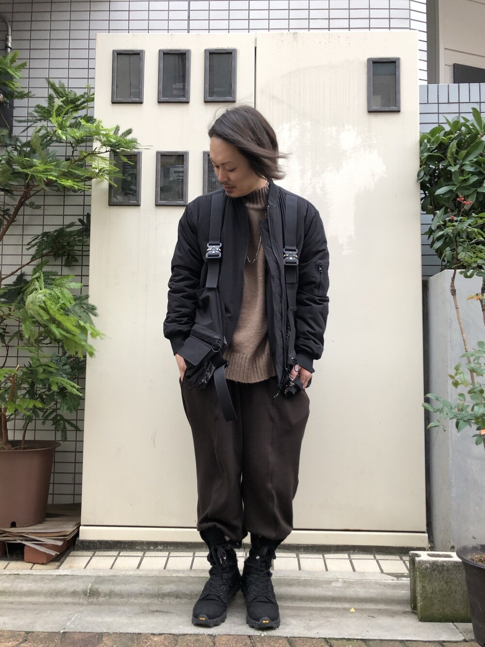 「LHP、大人カジュアル、yohjiyamamoto、Danke schon、冬、今日のコーデ、WHITELAND BLACKBURN、秋冬コーデ、blackweirdos、LHP上野」｜「DANKE SCHONのDankeSchon/ダンケシェーン/バックルMA-1（MA-1、ブラック系）」を使った、kazuya muraiさん（メンズ・168cm）の冬コーディネートの1枚目の写真