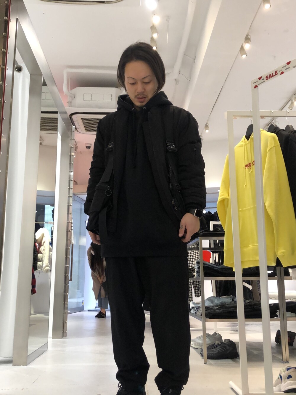 「黒、LHP、冬コーデ、Danke schon、シンプルコーデ、WHITELAND BLACKBURN、LHP上野、冬アウター着回しチャレンジ」｜「DANKE SCHONのDankeSchon/ダンケシェーン/バックルMA-1（MA-1、ブラック系）」を使った、kazuya muraiさん（メンズ・168cm）の冬コーディネートの1枚目の写真