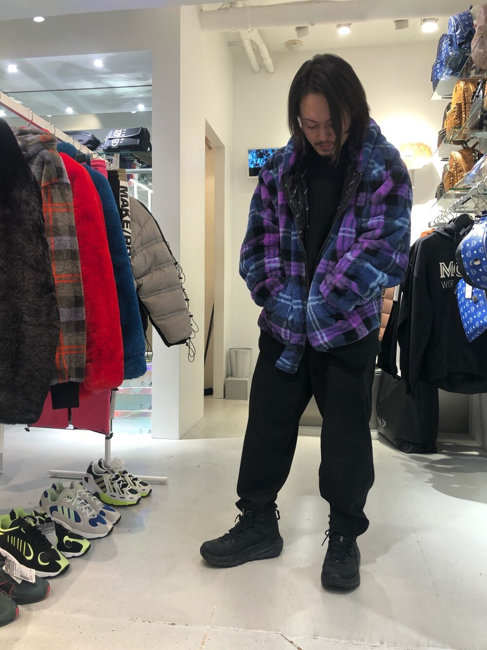 「LHP、オーバーサイズ、Danke schon、パープル、上野、おしゃれさんと繋がりたい、LHP上野」｜「DANKE SCHONのDankeSchon/ダンケシェーン/チェック柄エコファーブルゾン（ブルゾン、パープル系）」を使った、kazuya muraiさん（メンズ・168cm）の冬コーディネートの1枚目の写真
